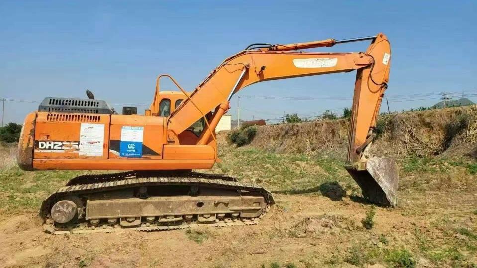 Doosan DX225-9 Excavator